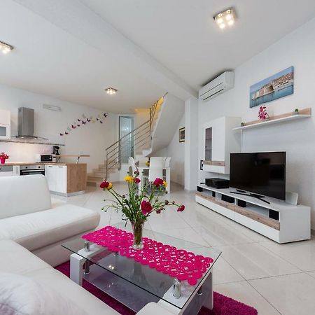 Luxury Sensation Spacious & Free Private Garage دوبروفينك المظهر الخارجي الصورة